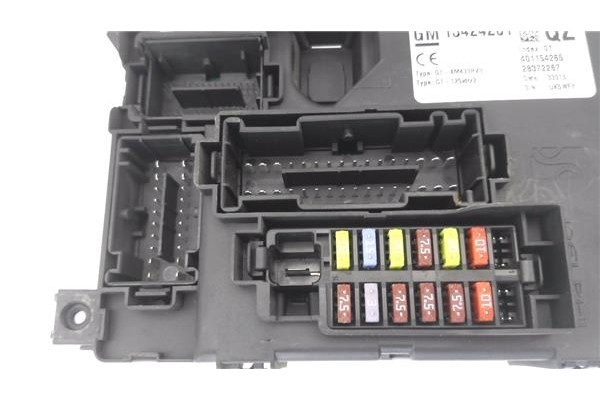 Recambio de caja fusibles/rele para opel corsa d 1.3 cdti referencia OEM IAM 13424261 401154265 