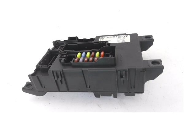 Recambio de caja fusibles/rele para opel corsa d 1.3 cdti referencia OEM IAM 13424261 401154265 