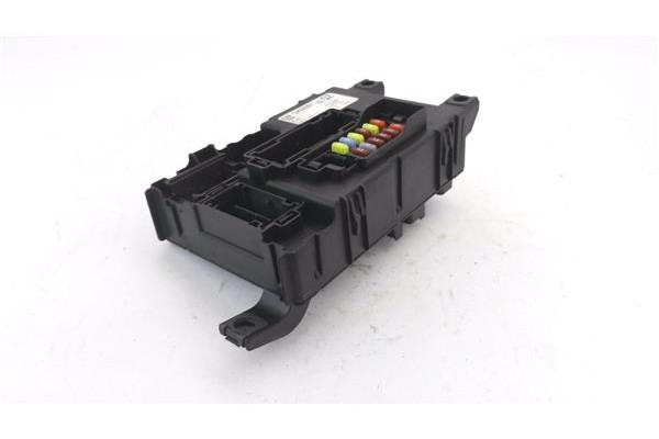 Recambio de caja fusibles/rele para opel corsa d 1.3 cdti referencia OEM IAM 13424261 401154265 