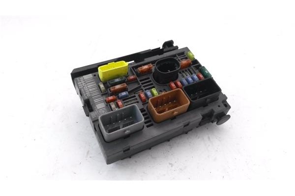 Recambio de caja fusibles/rele para citroen c5 tourer 2.0 business class referencia OEM IAM 9664705980  