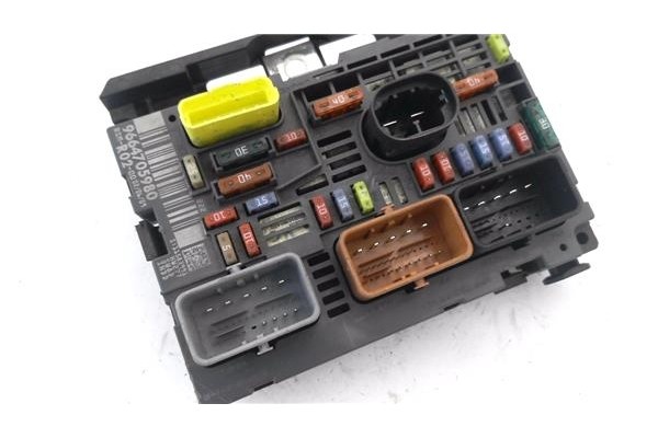 Recambio de caja fusibles/rele para citroen c5 tourer 2.0 business class referencia OEM IAM 9664705980  