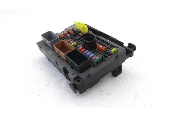 Recambio de caja fusibles/rele para citroen c5 tourer 2.0 business class referencia OEM IAM 9664705980  