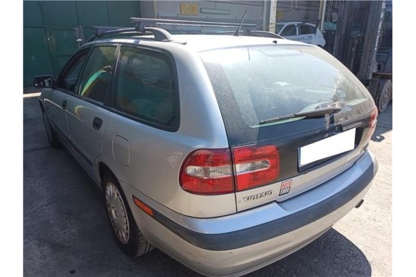 volvo v40 familiar del año 2002