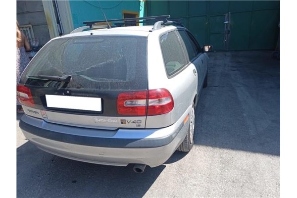volvo v40 familiar del año 2002