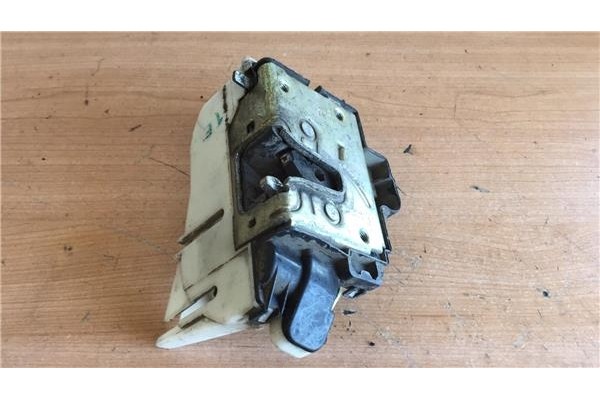 Recambio de cierre electromagnetico trasero izquierdo para volkswagen polo iii (6n1) 1.4 básico referencia OEM IAM 1HN849015  
