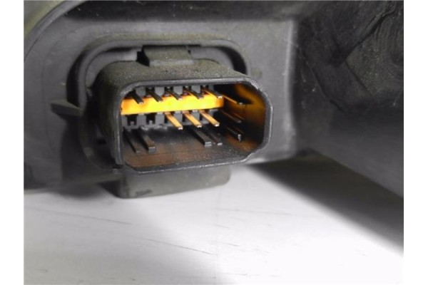 Recambio de faro delantero dcho para citroen c3 picasso 1.6 exclusive referencia OEM IAM 9681806180  