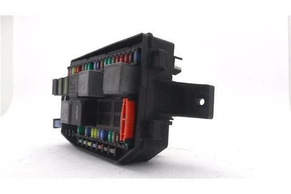 Recambio de caja fusibles/rele para jaguar x-type 2.0 d executive referencia OEM IAM 4X4314A073CD 518842208 