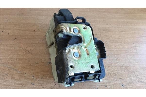 Recambio de cierre electromagnetico trasero derecho para volkswagen polo iii (6n1) 1.4 básico referencia OEM IAM   