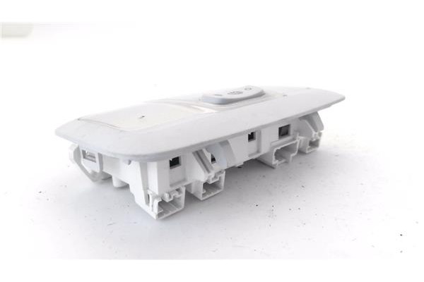Recambio de luz interior techo para peugeot 2008 1.2 access referencia OEM IAM 96781443  