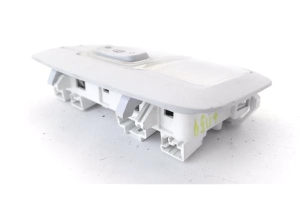 Recambio de luz interior techo para peugeot 2008 1.2 access referencia OEM IAM 96781443  
