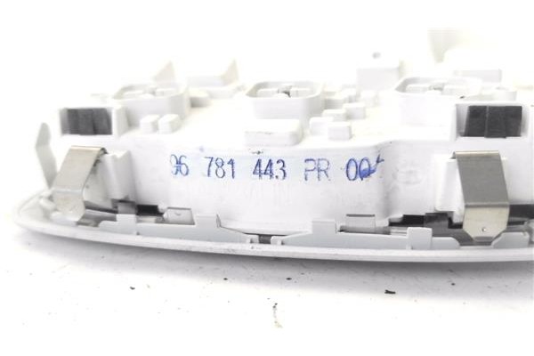 Recambio de luz interior techo para peugeot 2008 1.2 access referencia OEM IAM 96781443  