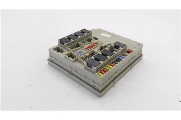 Recambio de caja fusibles/rele para renault clio iii 1.5 dci (c/br1g) referencia OEM IAM 8F250501 674658A 