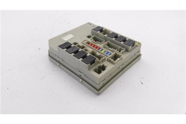 Recambio de caja fusibles/rele para renault clio iii 1.5 dci (c/br1g) referencia OEM IAM 8F250501 674658A 
