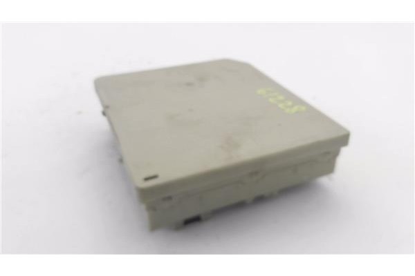 Recambio de caja fusibles/rele para renault clio iii 1.5 dci (c/br1g) referencia OEM IAM 8F250501 674658A 