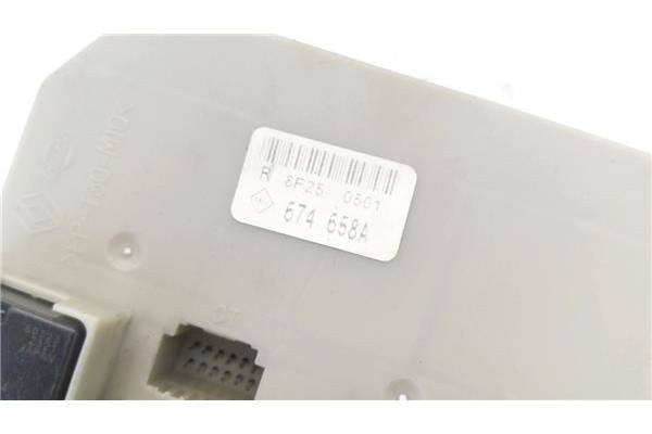 Recambio de caja fusibles/rele para renault clio iii 1.5 dci (c/br1g) referencia OEM IAM 8F250501 674658A 