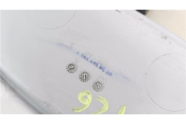 Recambio de luz interior techo para mercedes-benz vito / mixto furgón (w639) 109 cdi referencia OEM IAM A9066950569  