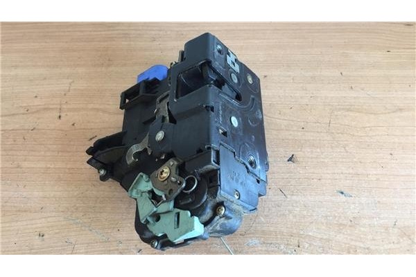 Recambio de cierre electromagnetico delantero izquierdo para volkswagen caddy (2k) 1.9 kombi referencia OEM IAM 3D1837015  3D183