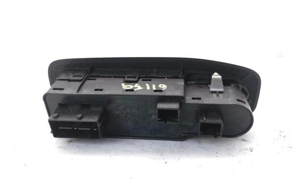 Recambio de mando elevalunas delantero izquierdo para peugeot 2008 1.2 access referencia OEM IAM 96749624ZD 30170518 
