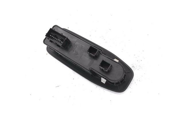 Recambio de mando elevalunas delantero izquierdo para peugeot 2008 1.2 access referencia OEM IAM 96749624ZD 30170518 