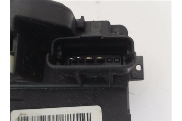 Recambio de cierre electromagnetico delantero derecho para hyundai i30 (fd) 1.6 comfort referencia OEM IAM 813202L030  