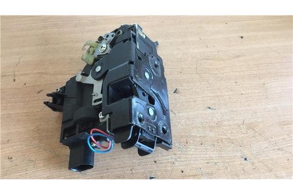 Recambio de cierre electromagnetico delantero derecho para volkswagen passat berlina (3b2) 1.6 comfortline referencia OEM IAM 6X