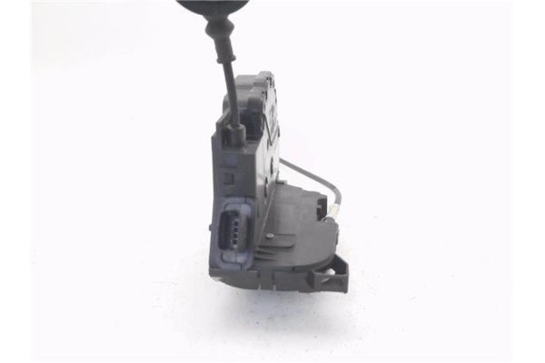 Recambio de cierre electromagnetico trasero izquierdo para renault clio iv 1.5 business referencia OEM IAM 825015591R  