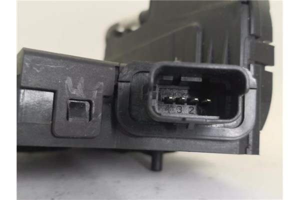 Recambio de cierre electromagnetico trasero izquierdo para renault clio iv 1.5 business referencia OEM IAM 825015591R  