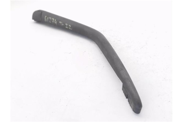 Recambio de brazo limpiaparabrisas trasero para opel vivaro 2.0 cdti referencia OEM IAM 7700308803  