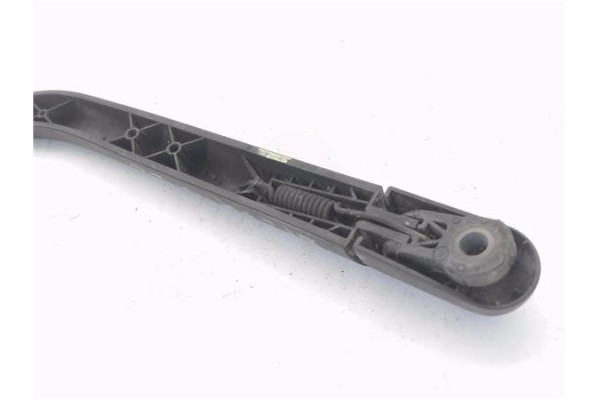 Recambio de brazo limpiaparabrisas trasero para opel vivaro 2.0 cdti referencia OEM IAM 7700308803  