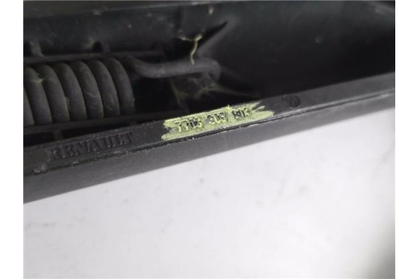 Recambio de brazo limpiaparabrisas trasero para opel vivaro 2.0 cdti referencia OEM IAM 7700308803  