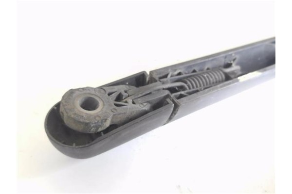 Recambio de brazo limpiaparabrisas trasero para opel vivaro 2.0 cdti referencia OEM IAM 7700308803  