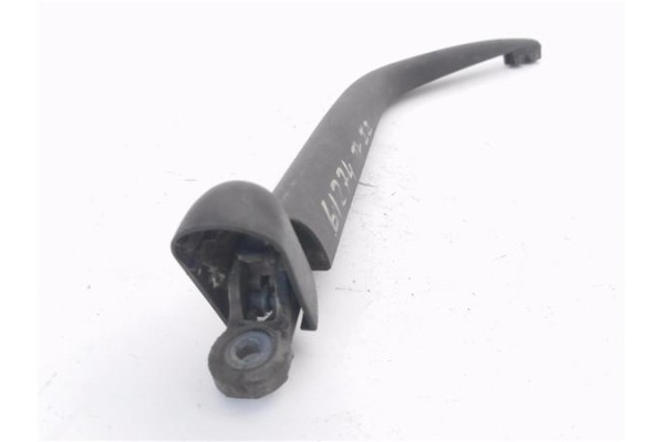Recambio de brazo limpiaparabrisas trasero para opel vivaro 2.0 cdti referencia OEM IAM 7700308803  