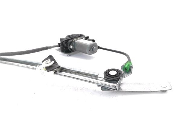 Recambio de mecanismo elevalunas delantero derecho para opel vivaro 2.0 cdti referencia OEM IAM D393700 454500007 