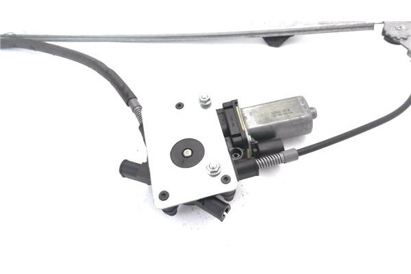 Recambio de mecanismo elevalunas delantero derecho para opel vivaro 2.0 cdti referencia OEM IAM D393700 454500007 
