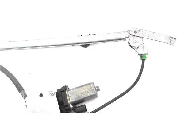 Recambio de mecanismo elevalunas delantero derecho para opel vivaro 2.0 cdti referencia OEM IAM D393700 454500007 