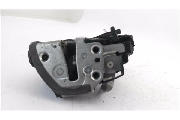 Recambio de cierre electromagnetico trasero izquierdo para toyota avensis cross sport (t27) 2.2 premium referencia OEM IAM A0466