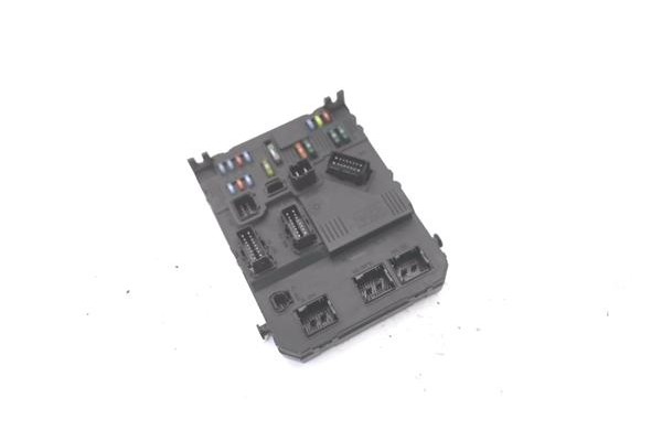 Recambio de caja fusibles/rele para citroen xsara picasso 1.6 hdi referencia OEM IAM 9657999780 E0200 