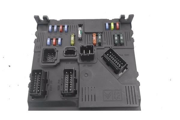 Recambio de caja fusibles/rele para citroen xsara picasso 1.6 hdi referencia OEM IAM 9657999780 E0200 