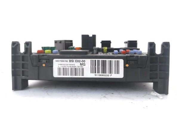 Recambio de caja fusibles/rele para citroen xsara picasso 1.6 hdi referencia OEM IAM 9657999780 E0200 