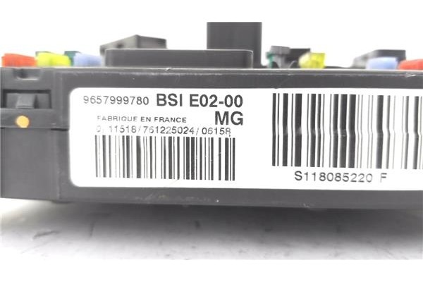 Recambio de caja fusibles/rele para citroen xsara picasso 1.6 hdi referencia OEM IAM 9657999780 E0200 