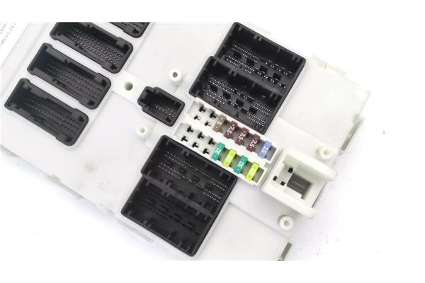 Recambio de caja fusibles/rele para bmw serie 1 berlina 5p (f20) 2.0 116d referencia OEM IAM 116RI001052 936641101 