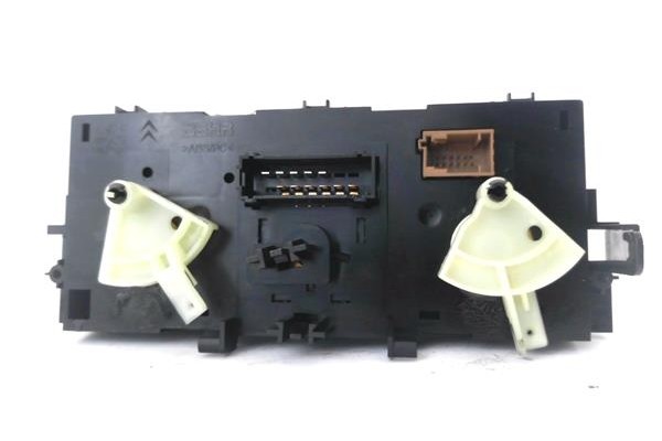 Recambio de mandos calefaccion / a.a. para citroen c3 1.4 attraction referencia OEM IAM X8032001 400018004 