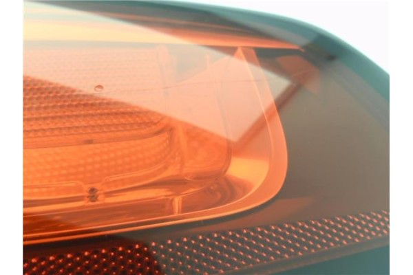 Recambio de piloto porton trasero izquierdo para citroen c3 1.4 attraction referencia OEM IAM 9685225580  