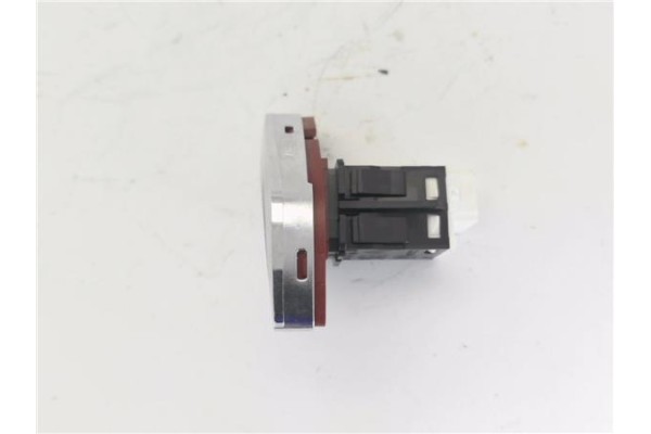 Recambio de interruptor luces emergencia para citroen c3 1.4 attraction referencia OEM IAM 96669616KR  