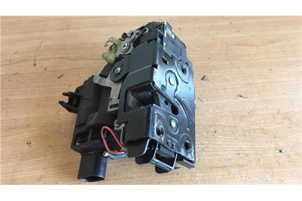 Recambio de cierre electromagnetico delantero derecho para volkswagen golf iv berlina (1j1) 1.6 conceptline referencia OEM IAM C