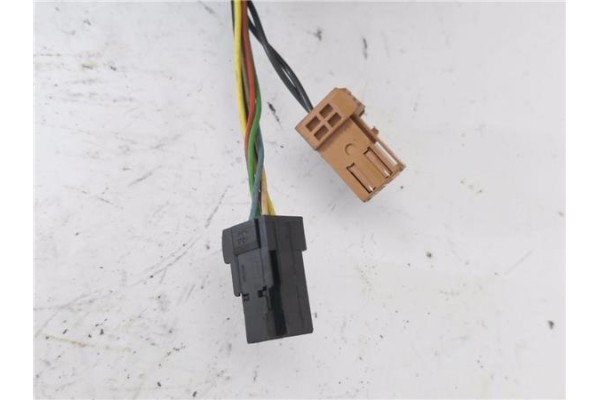 Recambio de retrovisor electrico derecho para citroen c3 1.4 attraction referencia OEM IAM 232676024 E20207156 