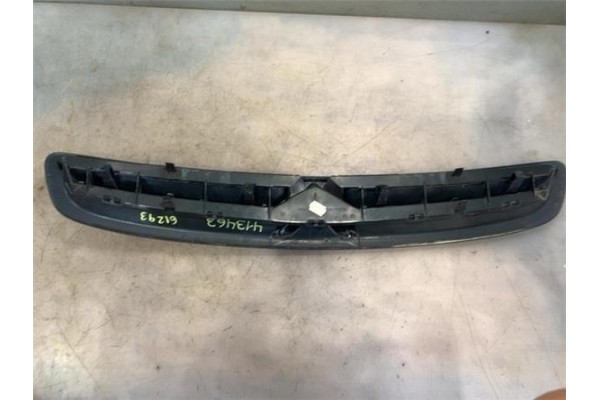 Recambio de rejilla capo para citroen xsara picasso 2.0 hdi referencia OEM IAM 9650059677 9650059377 