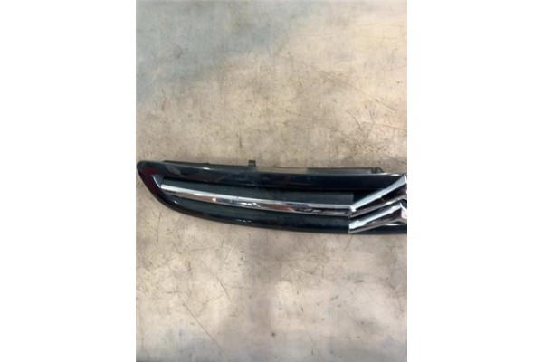 Recambio de rejilla capo para citroen xsara picasso 2.0 hdi referencia OEM IAM 9650059677 9650059377 