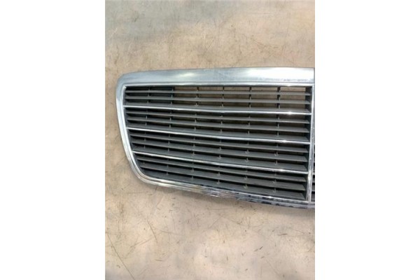 Recambio de rejilla capo para mercedes-benz clase e (bm 210) berlina 2.7 270 cdi (210.016) referencia OEM IAM 2108800583  
