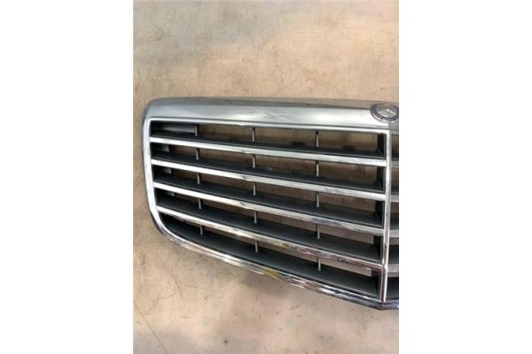 Recambio de rejilla capo para mercedes-benz clase e (bm 211) berlina 3.0 e 280 cdi (211.020) referencia OEM IAM SP5532  